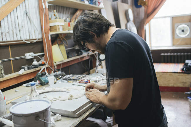 Sculptor working on an object — Stock Photo