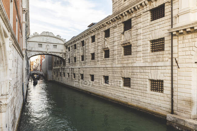 Vista al Puente de los Suspiros, Venecia, Italia - foto de stock