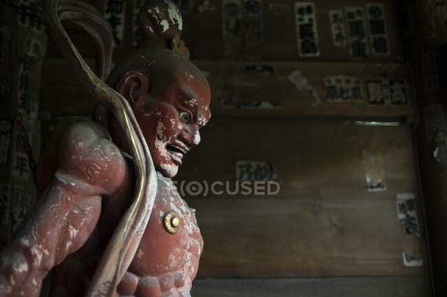 Estátua decorativa de um templo de Tóquio, Japão — Fotografia de Stock