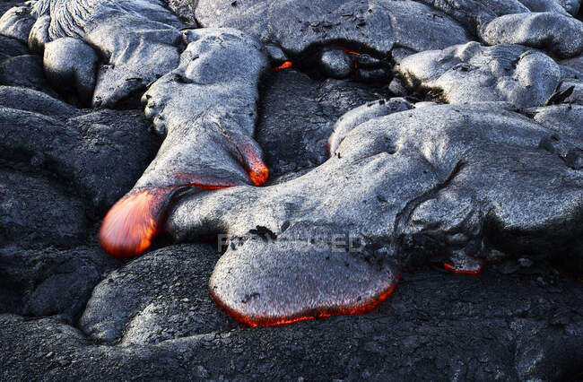 Високий кут Вид лави з Пу'у О'о'о на Гавайський національний парк вулканів — стокове фото