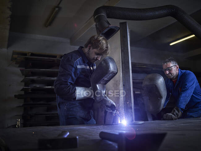 Worker welding in factory — Stock Photo