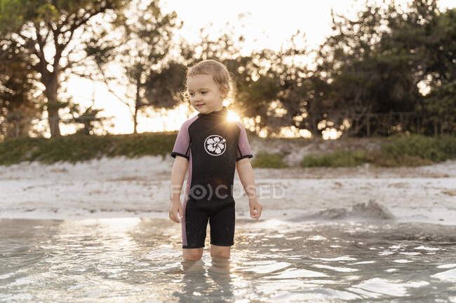 Cute toddler girl standing in the sea — Stock Photo
