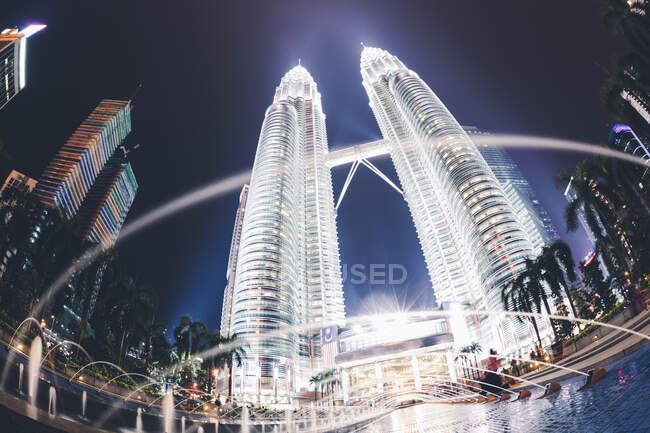 Petronas Towers at night, Kuala Lumpur, Malaysia — Stock Photo