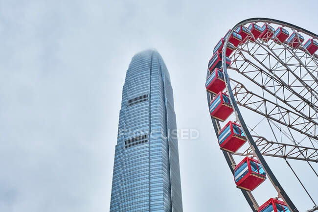 Centre de commerce international et grande roue, District central, Hong Kong, Chine — Photo de stock