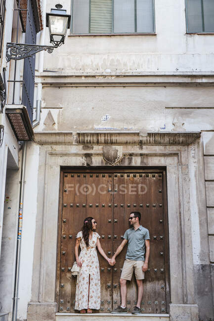 Couple holding hands looking at each other, Granada, Spain — Stock Photo