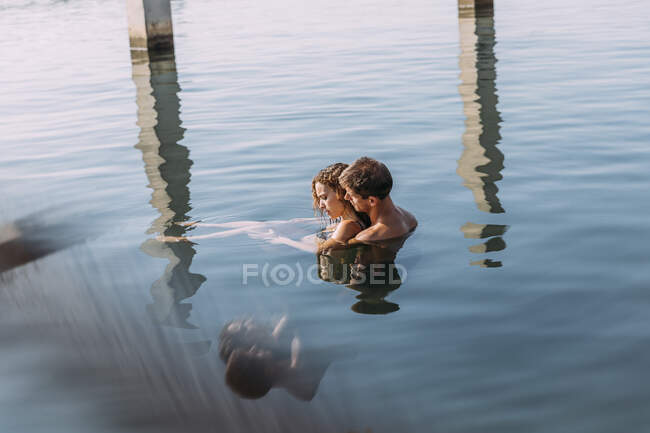 Affectionate young couple bathing in the sea — Stock Photo