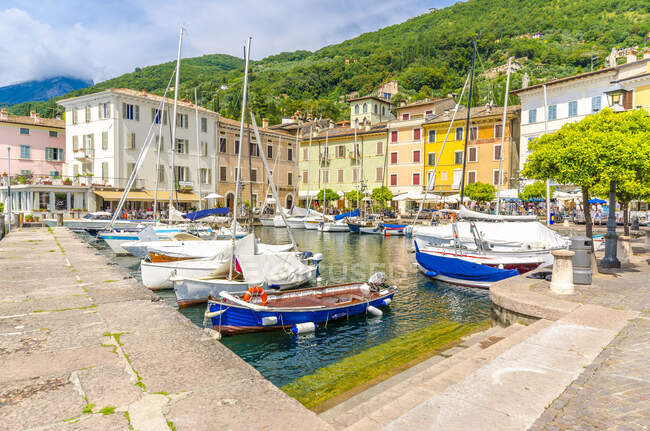 Italie, Lombardie, Gargano, Lac de Garde, Port — Photo de stock