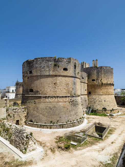 Italien, Provinz Lecce, Otranto, Türme des aragonesischen Schlosses — Stockfoto