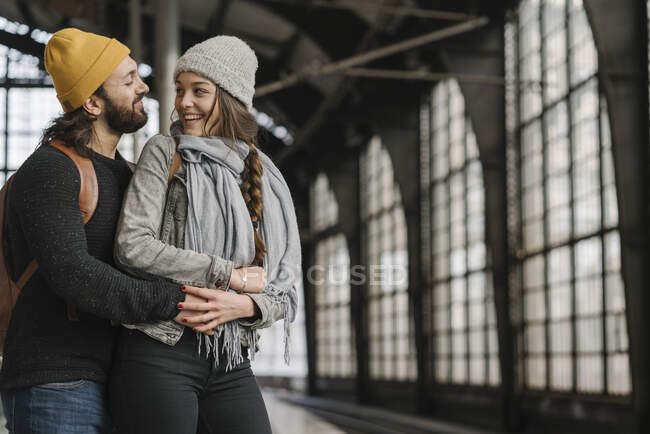 Happy young couple at the station platform, Berlin, Germany — Stock Photo