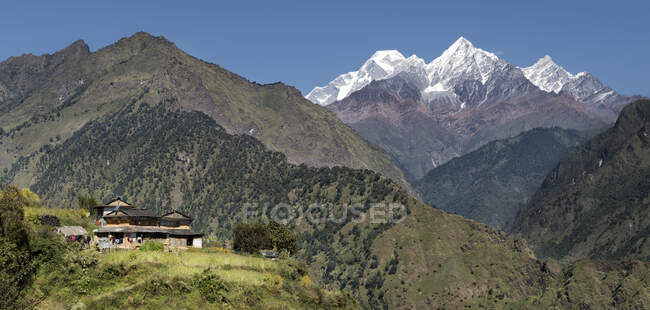 Dobang com Dhaulagiri I, Dhaulagiri Circuit Trek, Himalaia, Nepal — Fotografia de Stock
