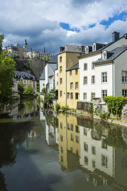 Buildings in waterfront at the old quarter of Luxembourg, Luxembourg — Stock Photo