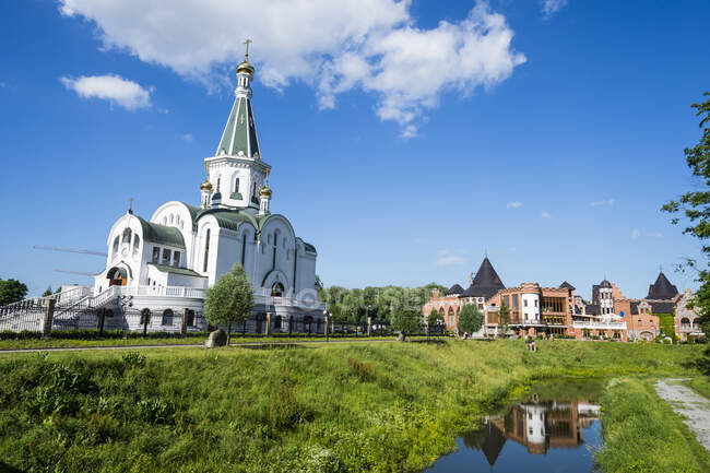 Chiesa di Alexander Nevsky contro il cielo a Kaliningrad, Russia — Foto stock