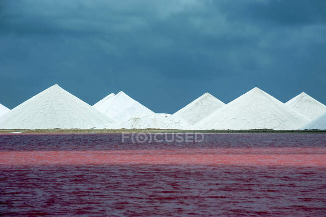 View of salt lake against blue sky, Bonaire, Caribbean Netherlands — Stock Photo