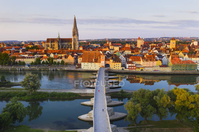Aerial view of Stone Bridge over Danube River in Regensburg, Bavaria, Germany — Stock Photo