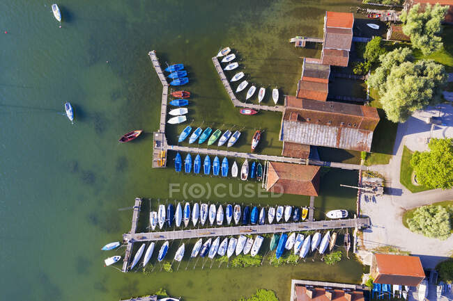 Veduta aerea del porto sul lago Ammersee in Alta Baviera, Germania — Foto stock