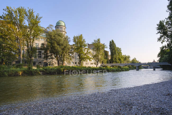 Alemanha, Baviera, Alta Baviera, Munique cidade paisagem com Deutsches Museum sobre o rio Isar — Fotografia de Stock