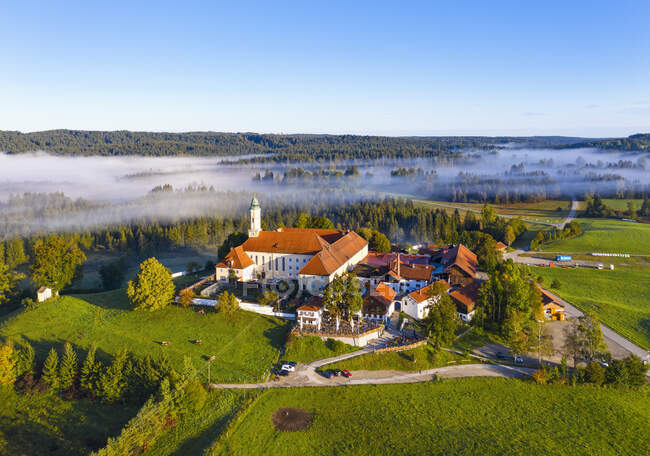 Allemagne, Bavière, Haute Bavière, Toelzer Land, Sachsenkam, Vue aérienne du monastère Reutberg — Photo de stock