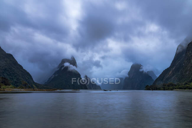 Milford Sound in the evening, Fiordland National Park, South Island, New Zealand — Stock Photo