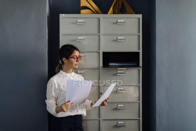 Portrait of office worker, reading documents — Stock Photo
