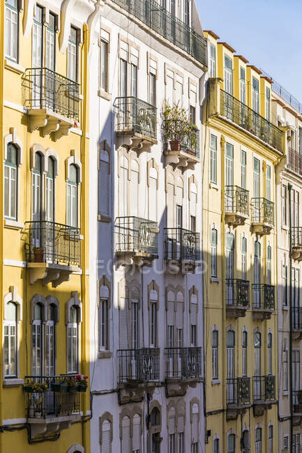 Esterno di edifici residenziali a Lisbona, Portogallo — Foto stock