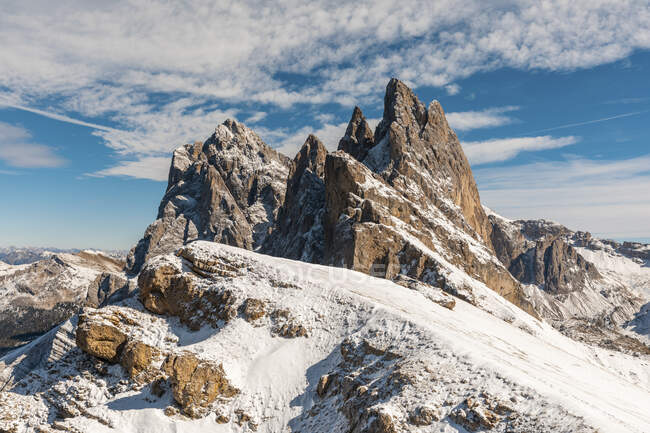 Idyllic shot of snow covered Seceda peak and mountains against sky, Italy — Stock Photo