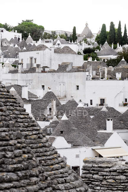 Italia, Puglia, Alberobello, Monti barrio, Trulli casas - foto de stock