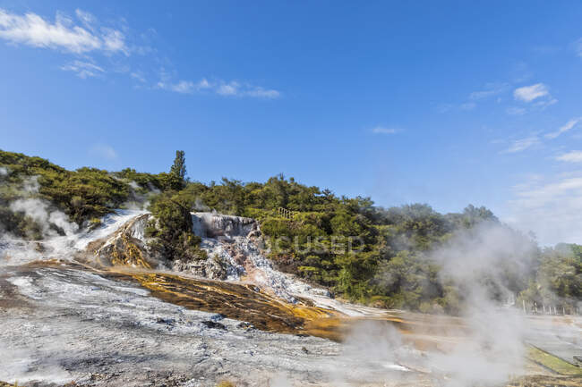Parque Geotermal Orakei Korako, Zona Volcánica de Taupo, Isla Norte, Nueva Zelanda - foto de stock