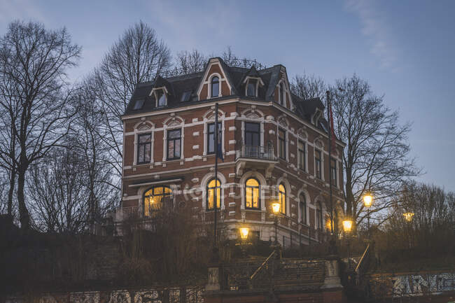 Low angle view of residential building against sky at dusk, Hamburg, Germany — Stock Photo