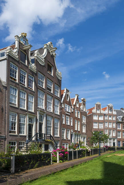 Residential buildings against blue sky in town, North Holland, Netherlands — Stock Photo
