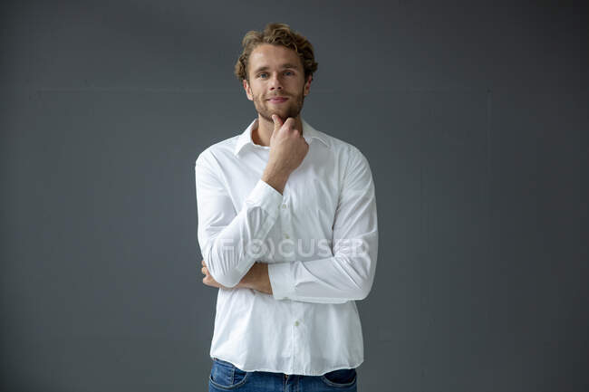 Portrait of young businessman, wearing white shirt — Stock Photo