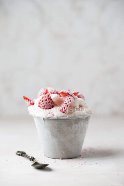 Close-up of strawberry ice cream served in bowl with spoon on table — Stock Photo