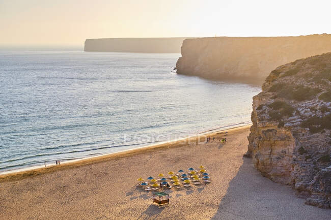 Portugal, Algarve, Sagres, Beliche sandy beach at sunrise — Stock Photo