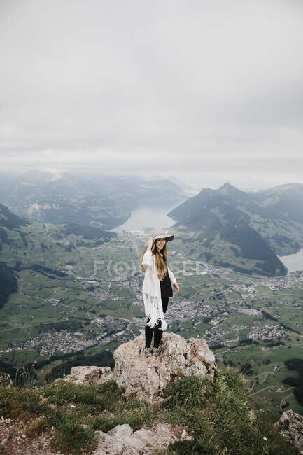 Young woman wearing hat, standing on viewpoint, Grosser Mythen, Switzerland — Stock Photo