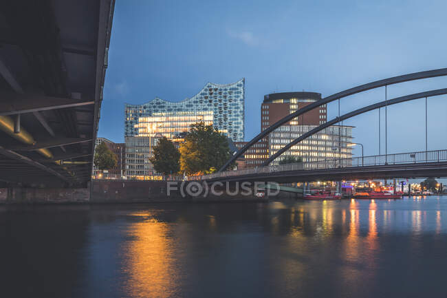 Germany, Hamburg, Niederbaumbrucken and Elbphilharmonie at dusk — Stock Photo