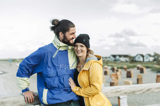 Couple on the pier in Heiligenhafen — Stock Photo