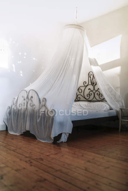 Bedroom with canopy bed — Stock Photo