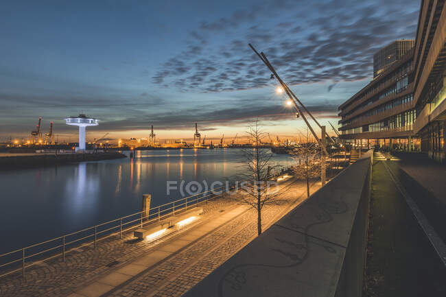 St. Pauli Piers against sky at sunrise, Amburgo, Germania — Foto stock