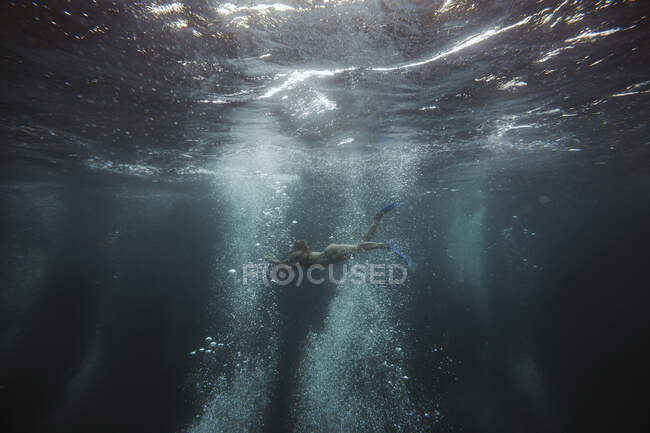 Woman underwater, Gili Meno, Gili islands, Bali, Indonesia — Stock Photo