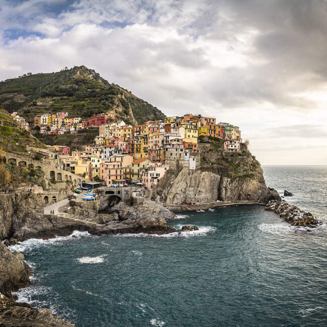 Paesaggio urbano di Manarola, Liguria, Italia — Foto stock