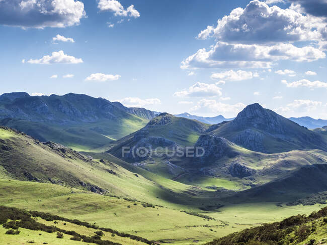Scenic view of landscape against sky during sunny day, Asturias, Spain — Stock Photo