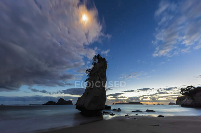 New Zealand, North Island, Waikato, Silhouette of Te Hoho Rock at sunset — Stock Photo