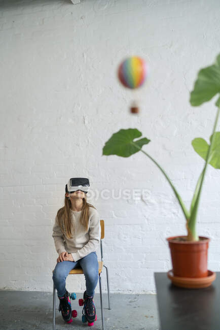Girl with VR glasses and hot-air balloon in office — Stock Photo