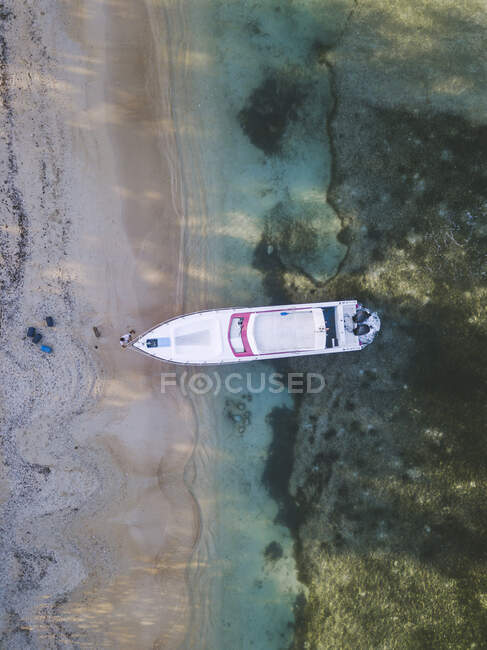 Aerial view of boat moored at beach in Gili-Air Island, Bali, Indonesia — Stock Photo