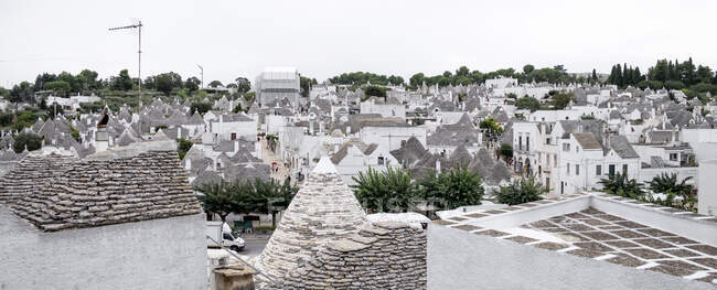 Italia, Puglia, Alberobello, Monti barrio, Trulli casas - foto de stock