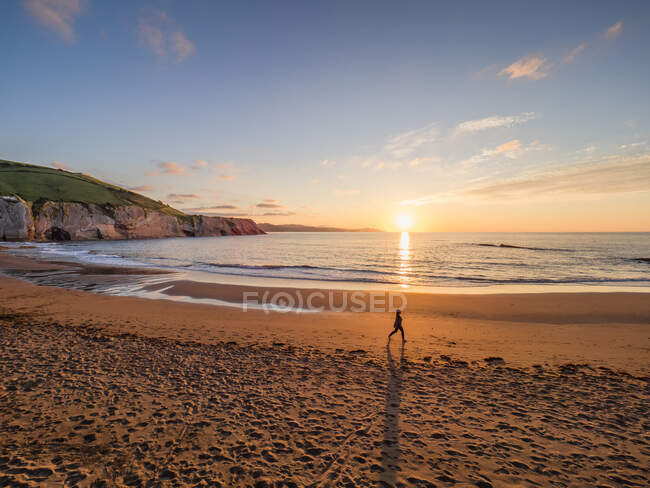 Szenische Ansicht des Strandes gegen den Himmel bei Sonnenuntergang, Geopark an der baskischen Küste, Spanien — Stockfoto
