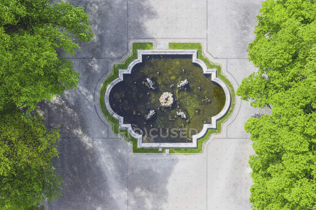 Germany, Bavaria, Munich, Aerial view of Maximilian Park fountain in summer — Stock Photo