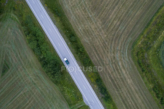 Veduta aerea di una strada con campi, Svezia sud-occidentale — Foto stock