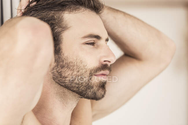 Retrato de jovem com barba — Fotografia de Stock