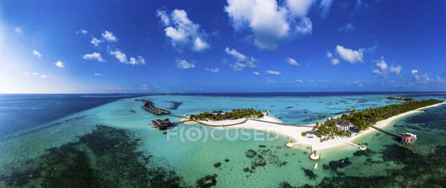 Maldivas, Vista aérea da ilha Maadhoo no verão — Fotografia de Stock