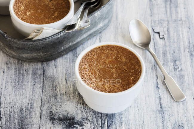 Bowl of gluten free baked rice pudding — Stock Photo
